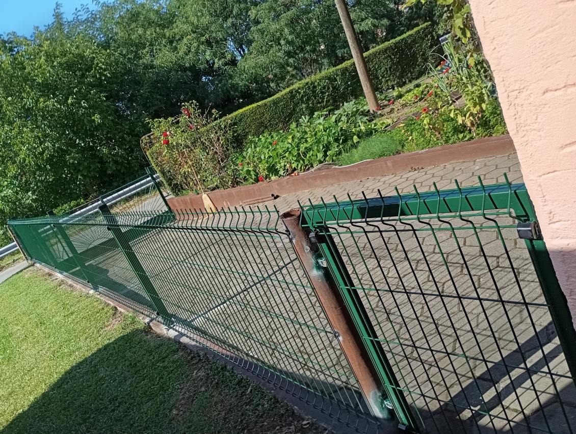 Zelena panelna ograja